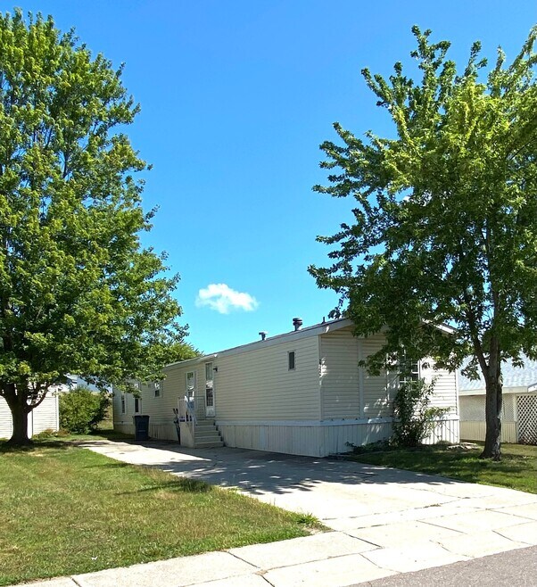 Building Photo - 2242 S Sheeran Dr