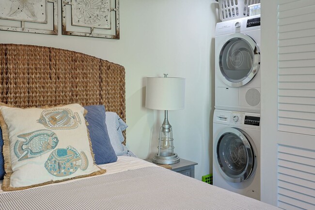 Building Photo - Spectacular 2 Bd/2Ba Glorietta Bay Condo.