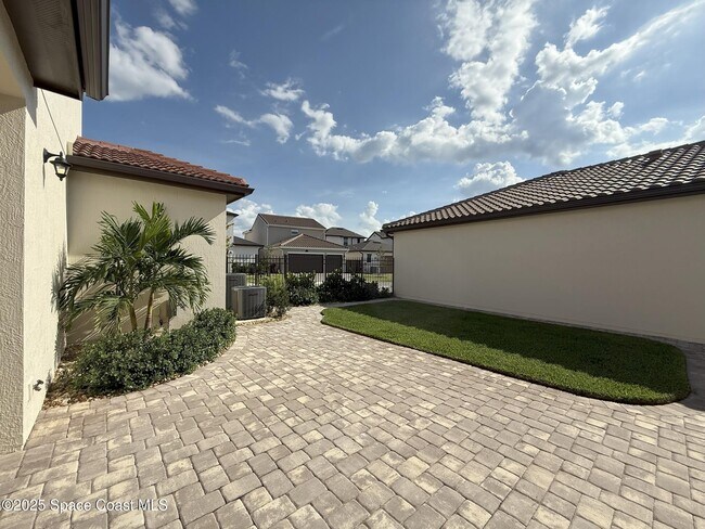 Building Photo - 8367 Gullen Dr