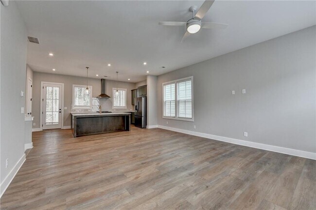 Building Photo - 106 Pinecone Pkwy