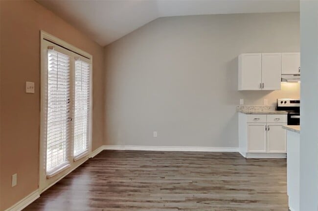 Building Photo - 6506 Garden Canyon Dr