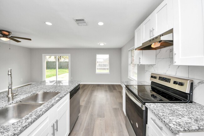 Building Photo - 4114 Fairgreen Ln