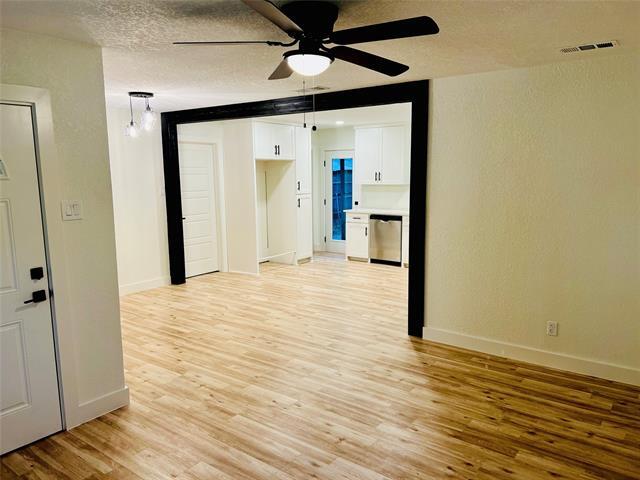 Building Photo - 11220 Visalia Dr