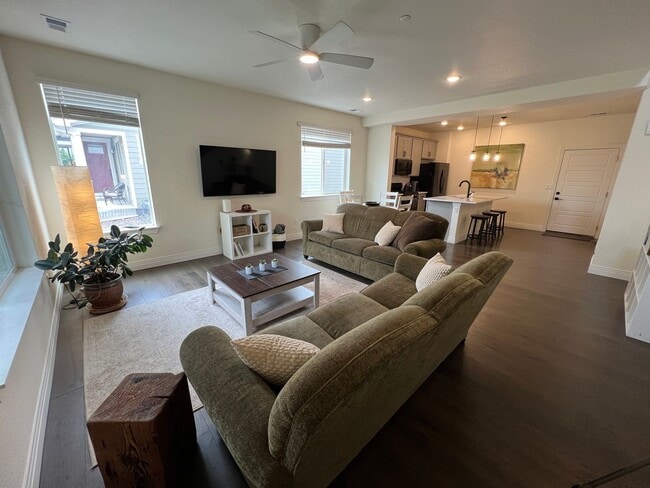 Building Photo - Students Welcome! 2 Story townhome in Registry Ridge---furnished option available