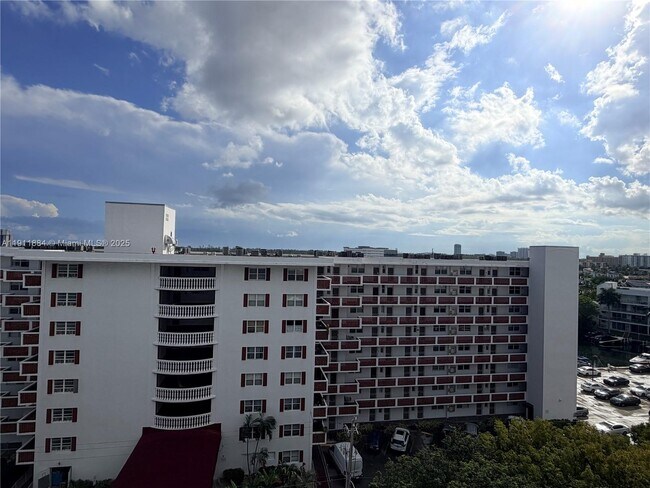 Building Photo - 3703 NE 166th St