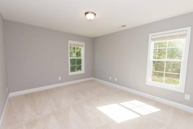 Building Photo - MOVE-IN READY