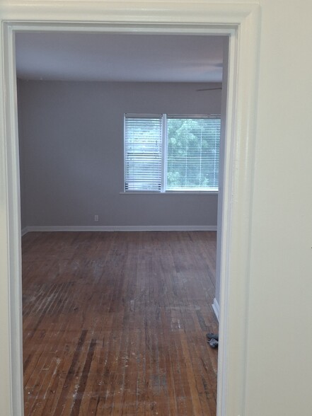 Building Photo - 768 E 900 S