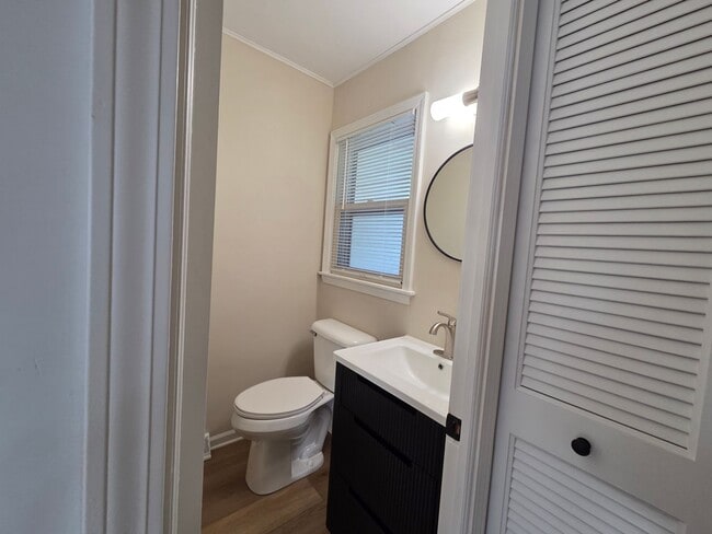 Building Photo - Beautiful 4 bedroom in Forest Hills