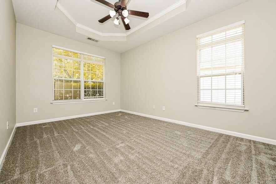 Building Photo - 292 Monarch Village Way