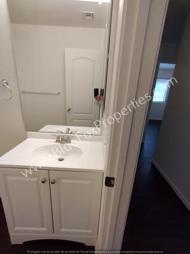Building Photo - 915 N Silverleaf Oak Pl