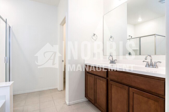 Building Photo - 519 E Rio Pl