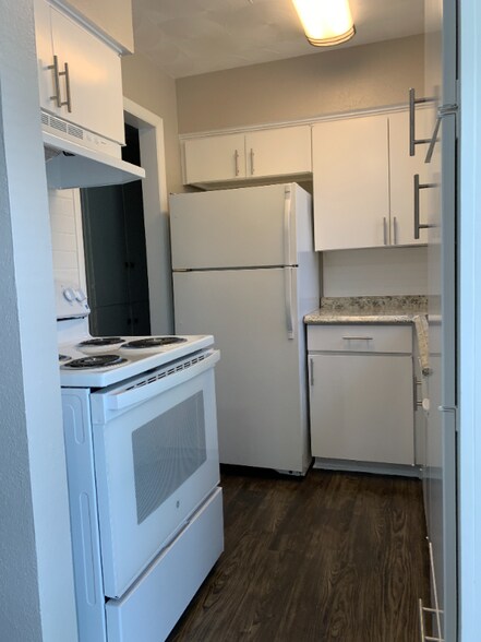 Primary Photo - 222 S Hampton Rd