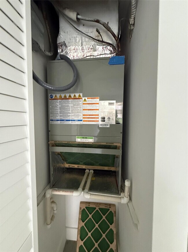 Building Photo - 2800 NW 56th Ave