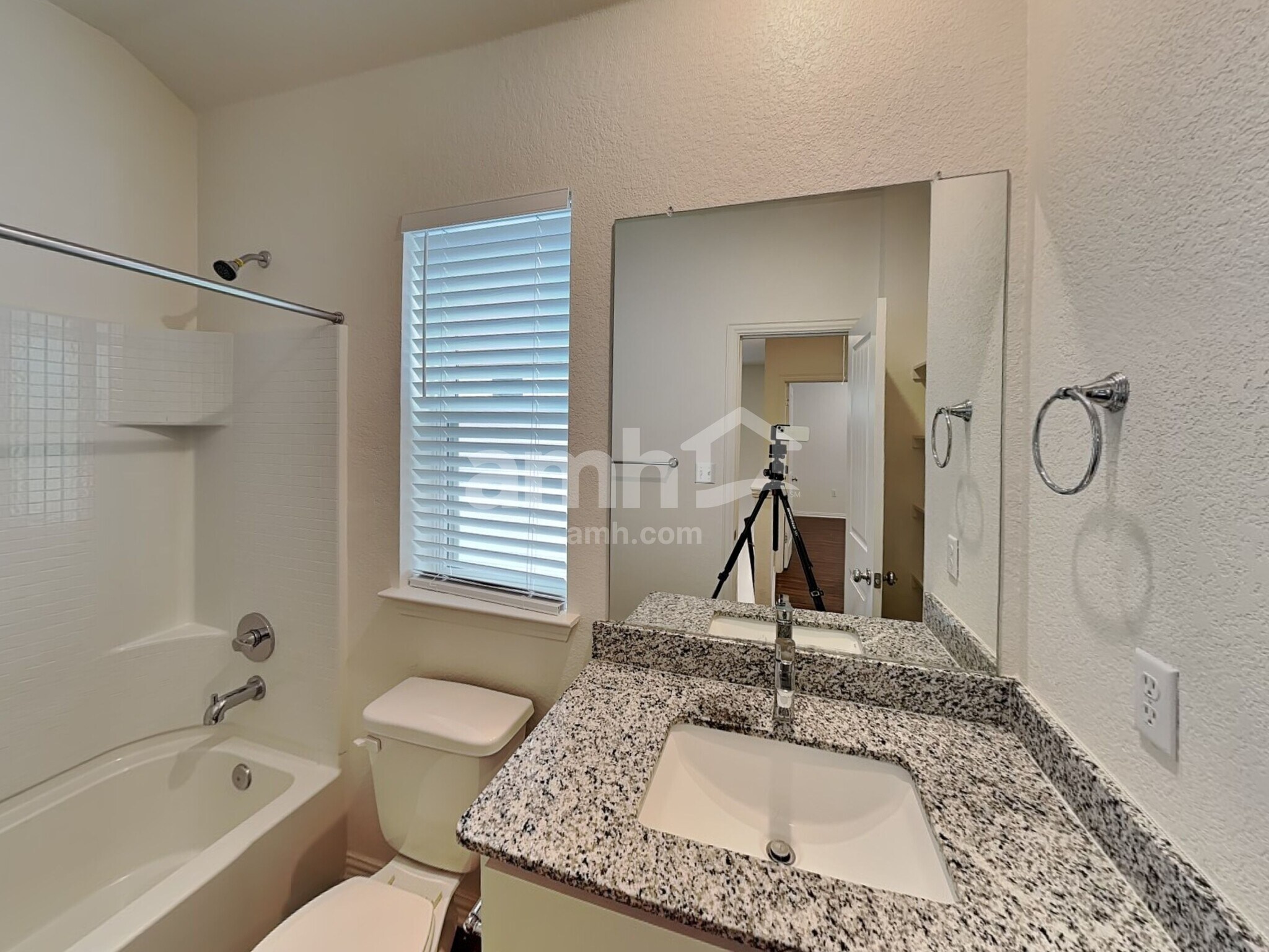 Building Photo - 2733 Meadowood Heights