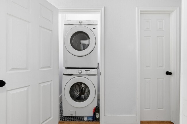 Building Photo - 1401 Sydnor St