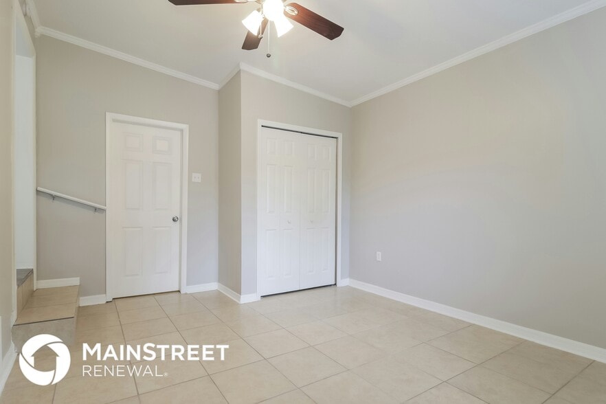 Building Photo - 3404 Paris Pl