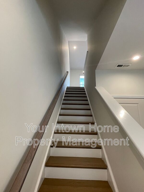 Building Photo - 717 Perch Pl