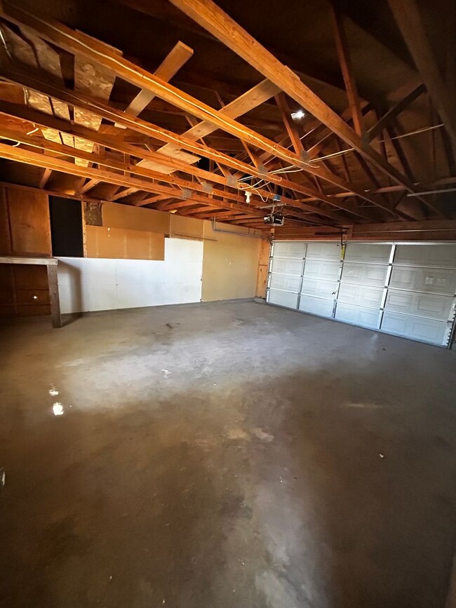 Building Photo - 3 Bedroom 3 Bathroom 1 Car Garage