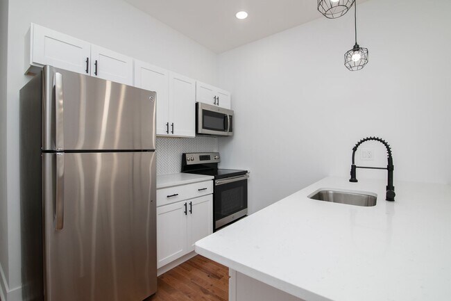 Building Photo - 3033 W Diamond St