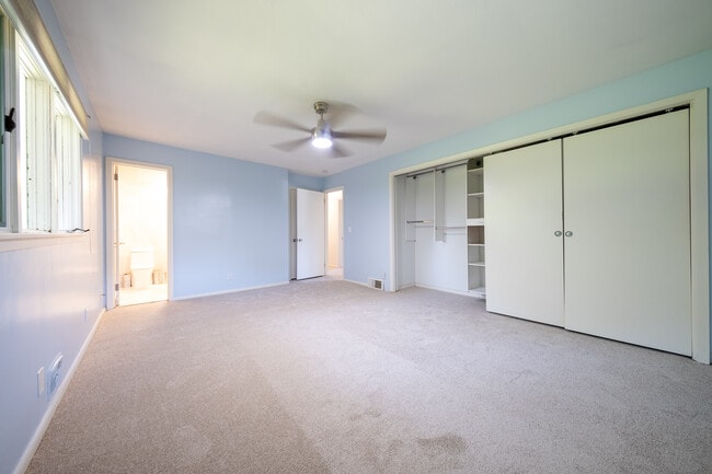 Building Photo - 6624 Southcrest Dr