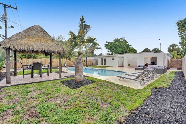 Building Photo - 1524 NE 15th Ave