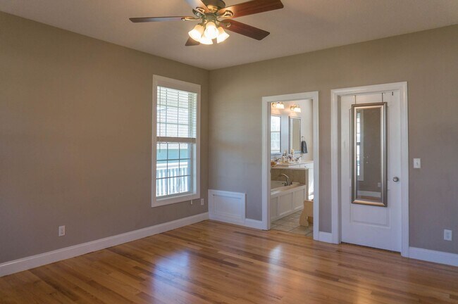 Building Photo - Spacious Home with Stunning Views