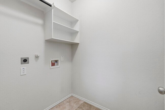 Building Photo - 3410 Golden Amber Ct