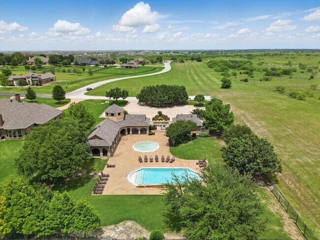 Building Photo - 10701 Los Rios Dr