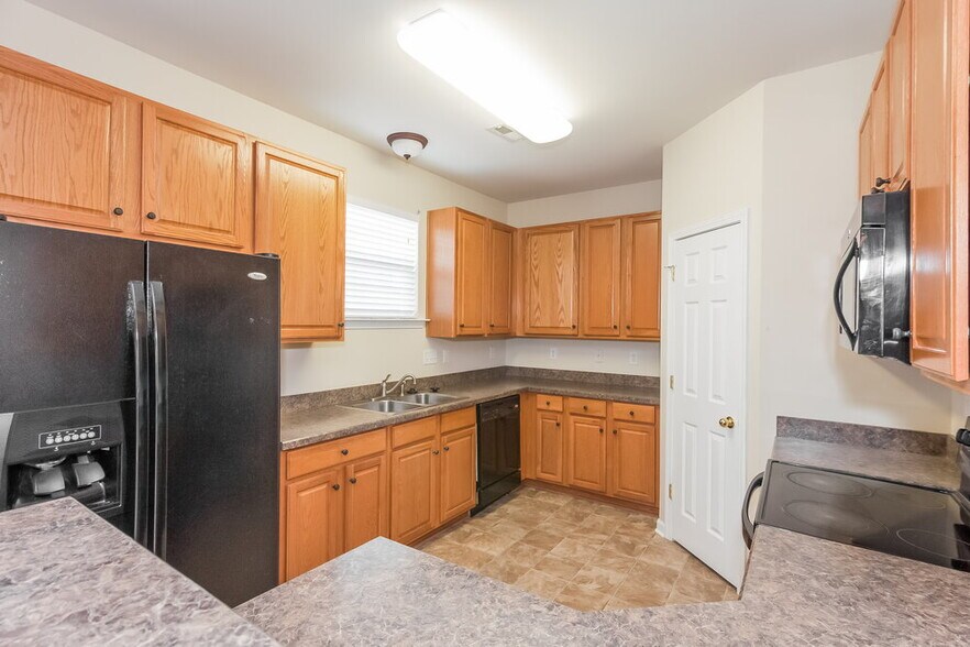 Building Photo - 4720 Abercromby St