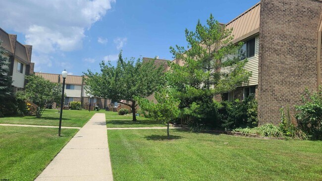 Building Photo - 819 Marshall Ct