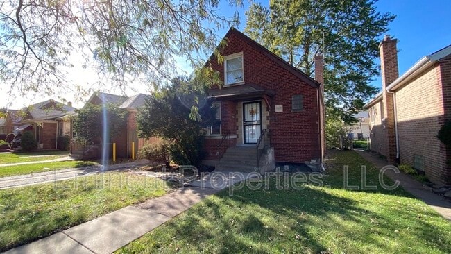 Building Photo - 10628 S Green St