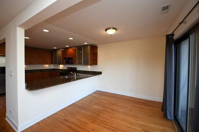 Building Photo - 1711 W Jarvis Ave