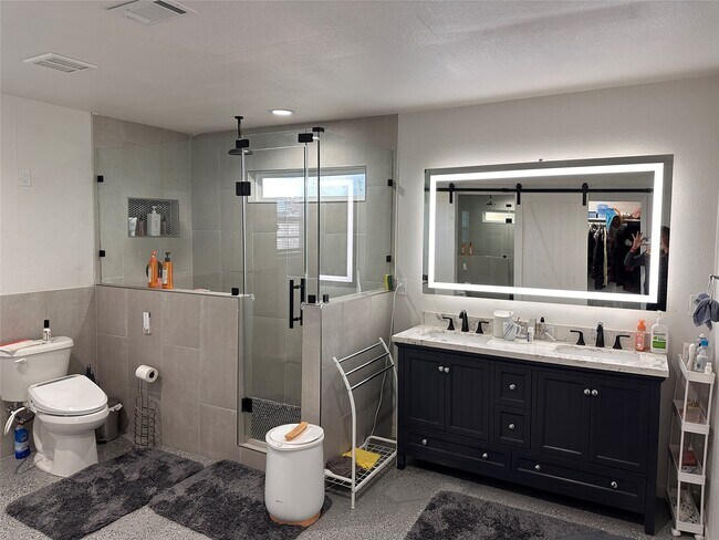 Building Photo - 26 Lyncrest Dr