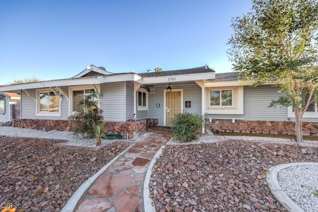 Building Photo - 3701 Pyramid Dr