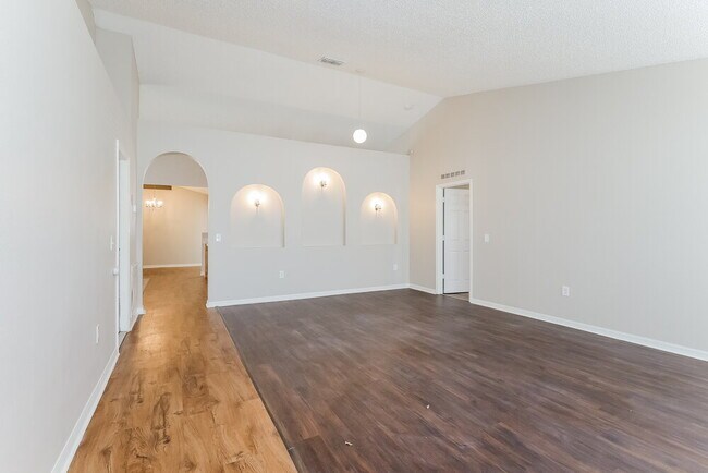 Building Photo - 4950 Silver Thistle Ln