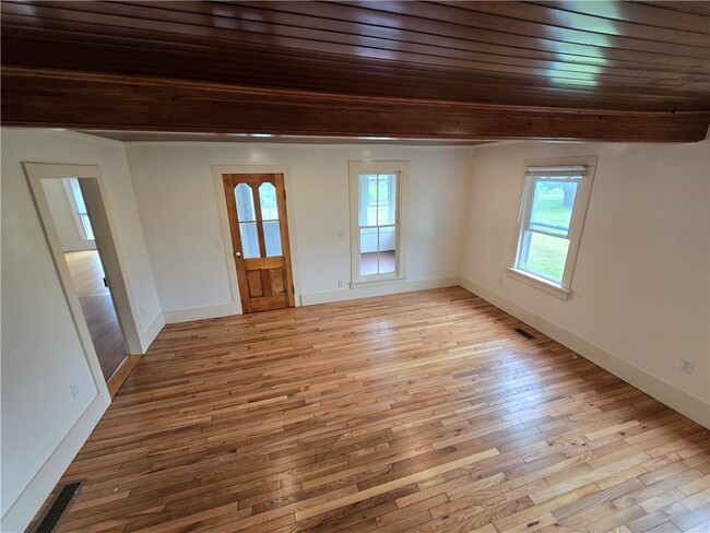 Building Photo - 235 Lighthouse Rd