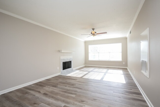 Building Photo - 200 Lake Forest Dr