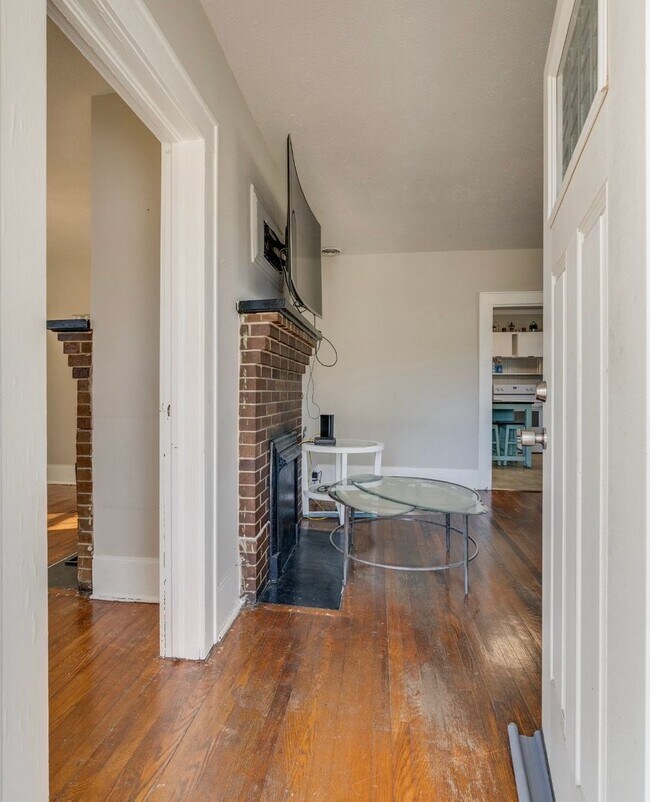 Building Photo - Charming updated Home 3bd/1ba   Kingsport TN