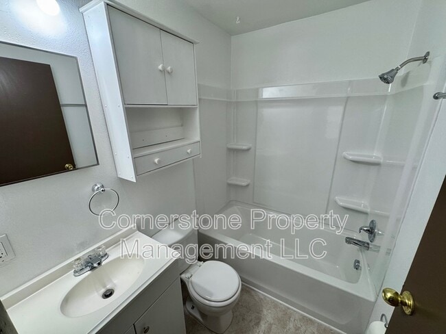 Building Photo - 615 Birch St