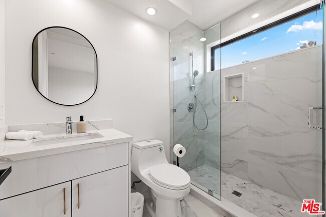 Building Photo - 5118 1/2 Laurel Canyon Blvd