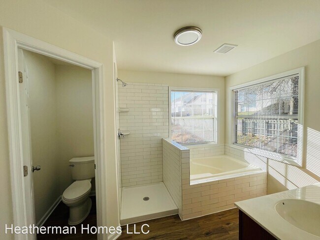 Building Photo - 4 br, 2.5 bath House - 9 Emerson Ct