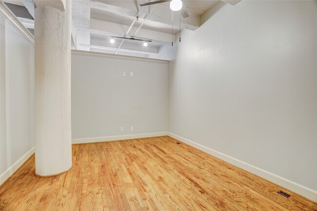 Building Photo - 1120 Texas St
