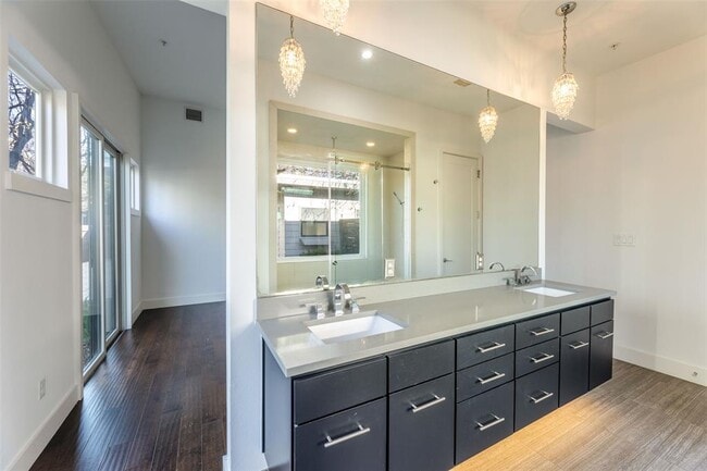 Building Photo - 2808 W 44th St