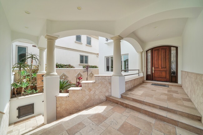 Building Photo - 30 Ritz Cove Dr