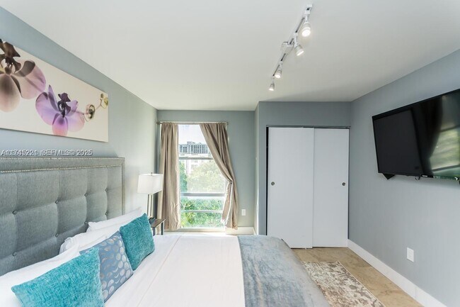 Building Photo - 17620 Atlantic Blvd