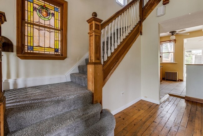 Building Photo - 325 Alice St