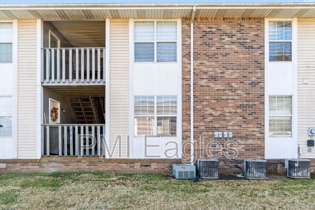 Building Photo - 263 White Oak Rd