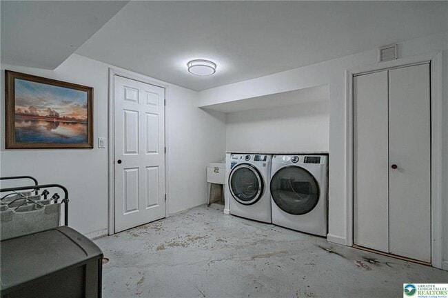 Building Photo - 5650 Greens Dr