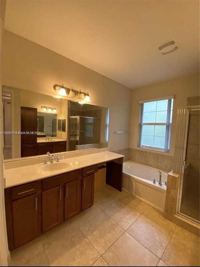 Building Photo - 5236 SW 77th Way