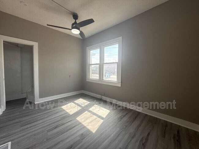 Building Photo - 715 Ella St